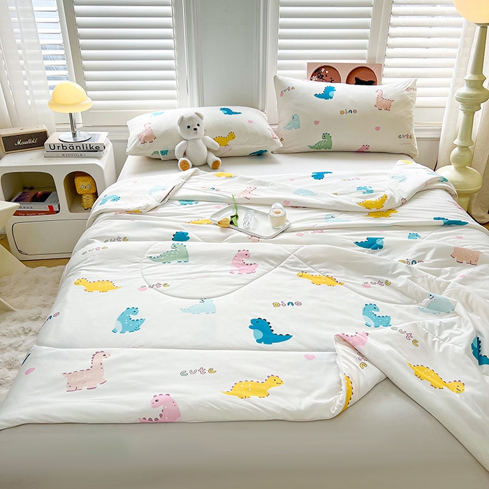 91家纺网 家纺一手货源 找家纺 好梦来家纺（原锦茂家纺） 2026新款印花凉感丝抗菌夏被 时尚恐龙