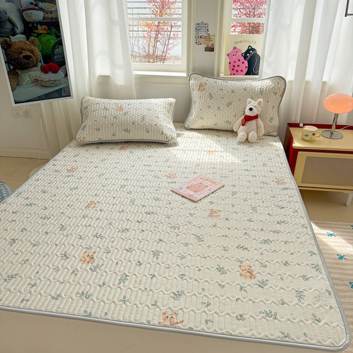 91家纺网 家纺一手货源 找家纺 慕尚家纺 2025新款小清新凉感丝乳胶席 邻家小熊