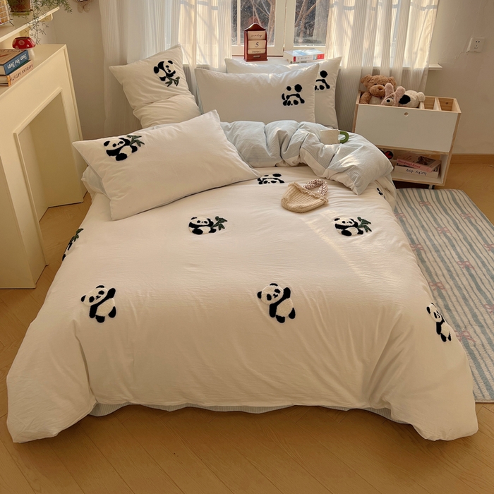 91家纺网 家纺一手货源 找家纺 慕尚家纺 2025新款春夏新款色织水洗棉毛巾绣四件套 熊猫 米白