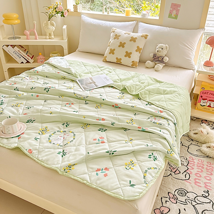 91家纺网 家纺一手货源 找家纺 憨豆家纺 2025新款纳米印花超声波夏被简约可机洗空调被夏凉被礼品被直播跨境 花间小兔