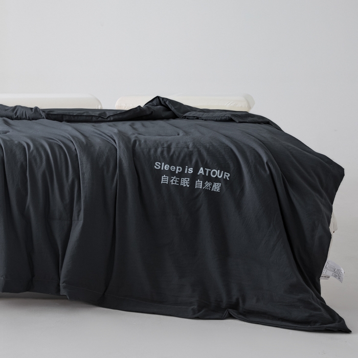 91家纺网 家纺一手货源 找家纺 暖芯家纺 2025新款亚朵同款深睡Pro夏被自在眠自然醒 深灰