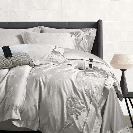 91家纺网 家纺一手货源 找家纺 （总）若未家居 LOVEWE HOUSE 2025新款50S长绒棉提花800T锦缎贴布绣工艺四件套-博洛-相机拍