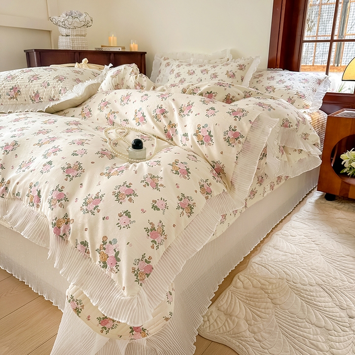 91家纺网 家纺一手货源 找家纺 赫本家纺  2025新款水洗棉花边款夹棉床盖三件套四件套 寇依娜