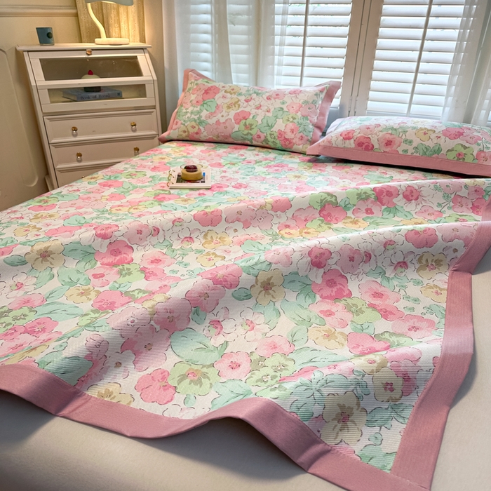 91家纺网 家纺一手货源 找家纺 席佬大 2025新款高克重卡通数码印花冰藤席床席床笠款 繁花-平铺款