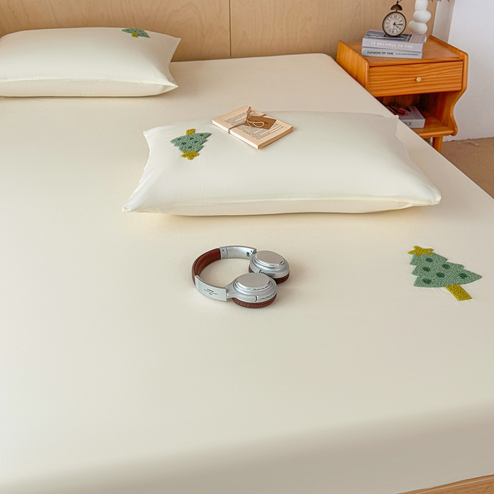 91家纺网 家纺一手货源 找家纺 澳梵家居 2025新款A类全棉毛巾绣床笠 小树-白