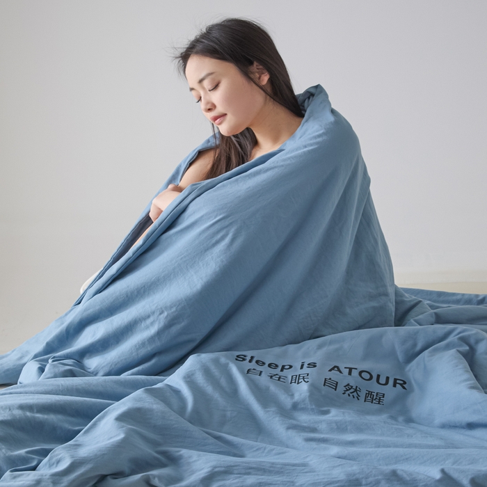 91家纺网 家纺一手货源 找家纺 暖芯家纺 2025新款亚朵同款深睡Pro夏被自在眠自然醒 普鲁士蓝