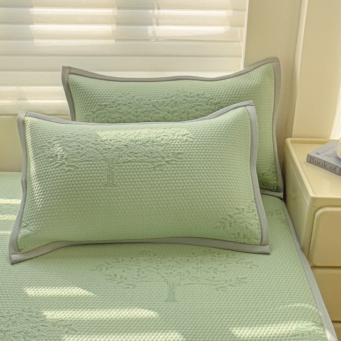 91家纺网 家纺一手货源 找家纺 富馨莱 2025新款A类480克PE凉感凉豆豆凉席三件套和单件平铺款 发财树-绿