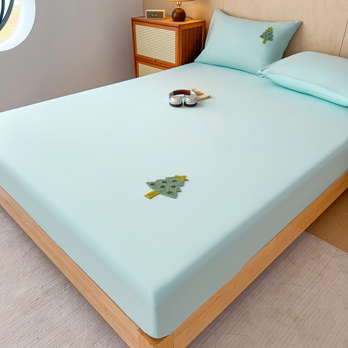 91家纺网 家纺一手货源 找家纺 澳梵家居 2025新款A类全棉毛巾绣床笠 小树-蓝