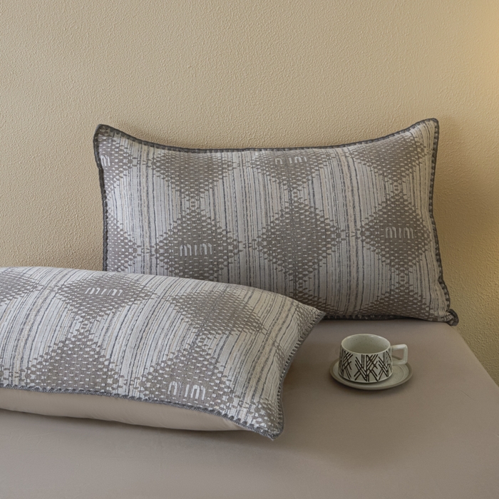 91家纺网 家纺一手货源 找家纺 2025新款亲肤全棉三层纱提花四件套 菱格-月灰