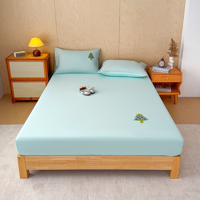 91家纺网 家纺一手货源 找家纺 澳梵家居 2025新款A类全棉毛巾绣床笠 小树-蓝