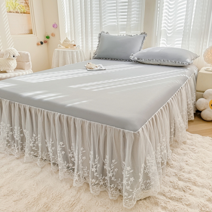 91家纺网 家纺一手货源 找家纺 LIFE.丽芙 2025春夏新款独家研发太空层凉感软席双层蕾丝边冰丝凉席床裙款 浅灰