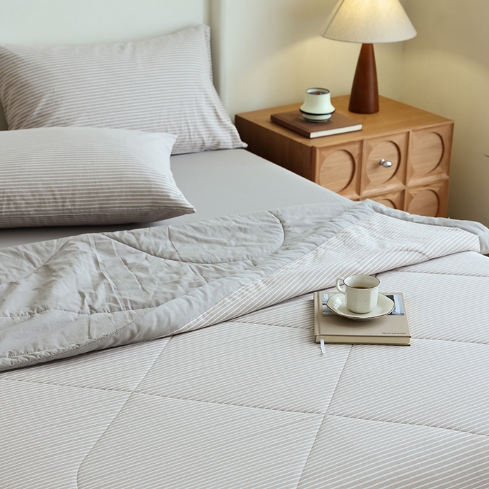 91家纺网 家纺一手货源 找家纺 雯雨家纺 2025新款A类无印风里外全棉纯棉水洗棉新疆棉花夏被夏凉被空调被 米细条