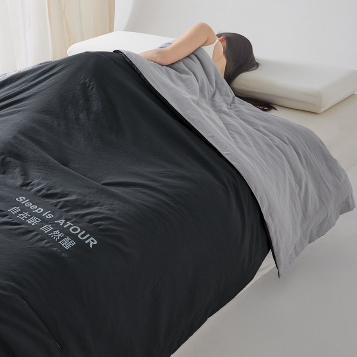 91家纺网 家纺一手货源 找家纺 暖芯家纺 2025新款亚朵同款深睡Pro夏被自在眠自然醒 深灰+浅灰