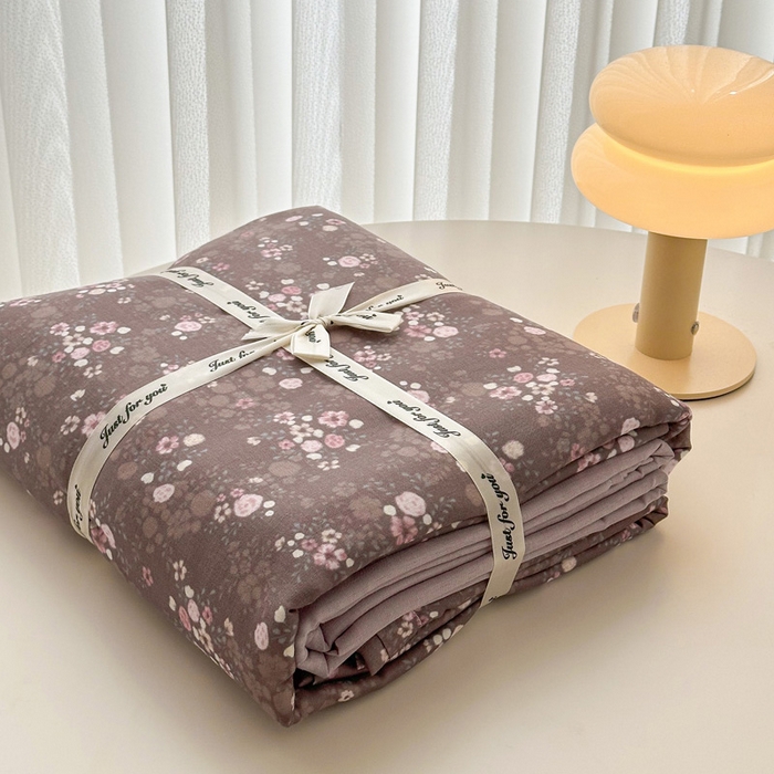 91家纺网 家纺一手货源 找家纺 塞纳 2026新款.全棉有氧双层纱四件套-场景一 花间梦-棕