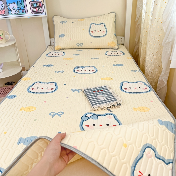 91家纺网 家纺一手货源 找家纺 川悦生活 2025新款小阪凉感丝印花凉席-学生床 猫猫酱
