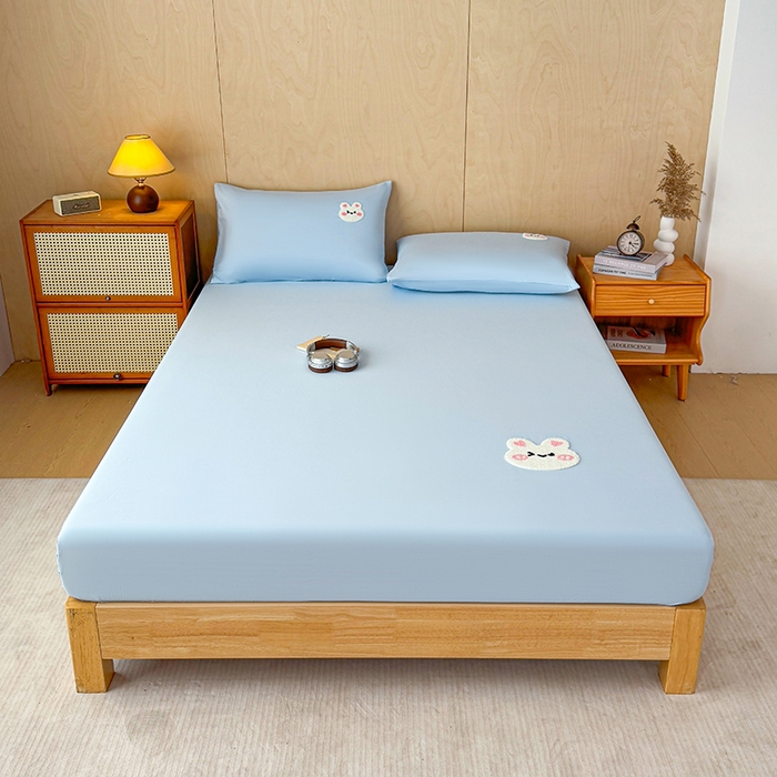 91家纺网 家纺一手货源 找家纺 澳梵家居 2025新款A类全棉毛巾绣床笠 兔兔-蓝