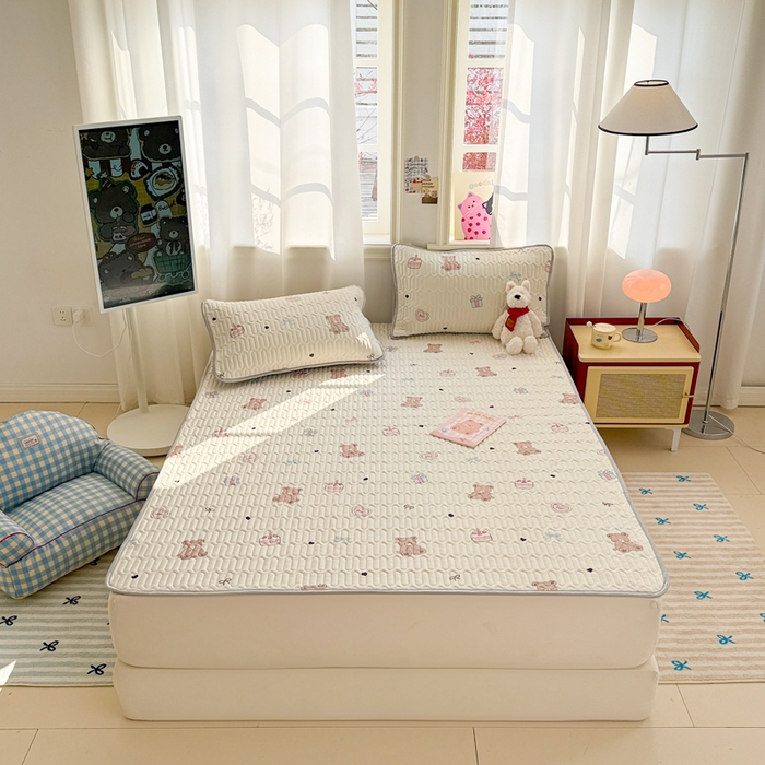 91家纺网 家纺一手货源 找家纺 慕尚家纺 2025新款小清新凉感丝乳胶席 甜品小熊