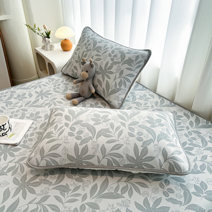 91家纺网 家纺一手货源 找家纺 2025春夏新款独家研发太空层凉感软席冰丝印花凉席床笠款 绿茵