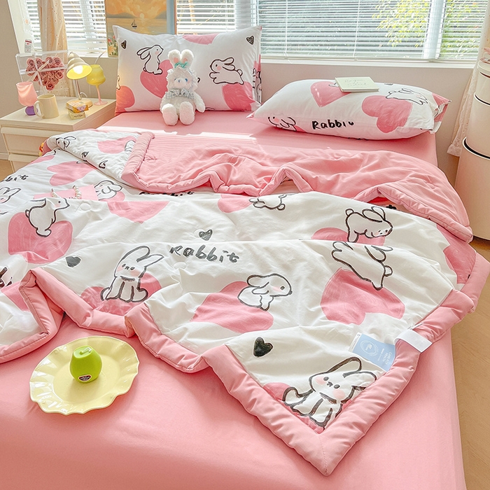 91家纺网 家纺一手货源 找家纺 一加一 2025新款A棉B水洗棉大豆夏被四件套 爱心粉兔