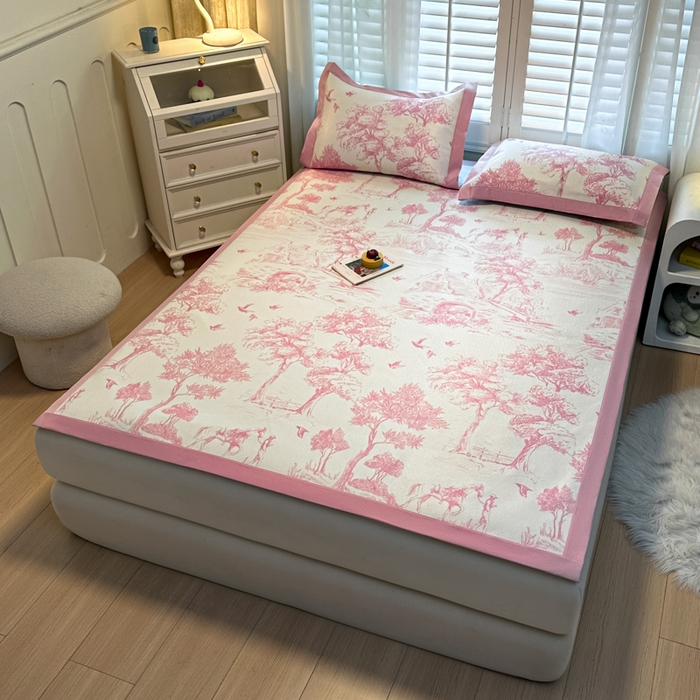 91家纺网 家纺一手货源 找家纺 席佬大 2025新款高克重卡通数码印花冰藤席床席床笠款 丛林间-粉-平铺款-平铺款