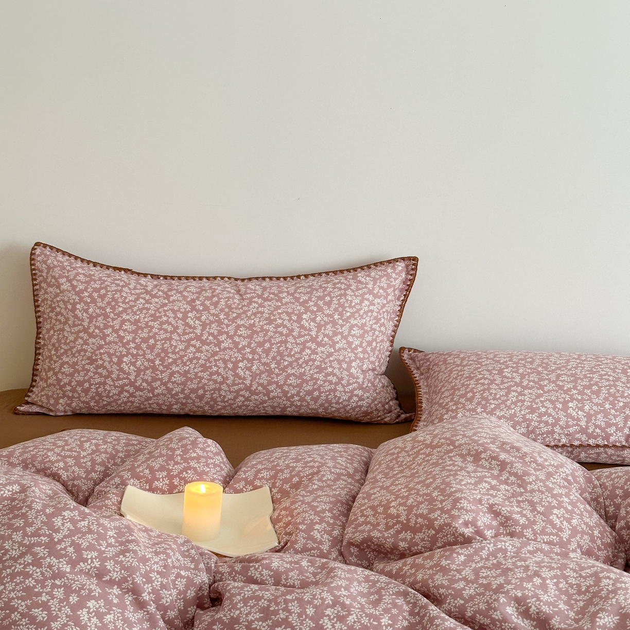 91家纺网 家纺一手货源 找家纺 2025新款工艺款全棉双层纱小清新贝壳边四件套 浅枝