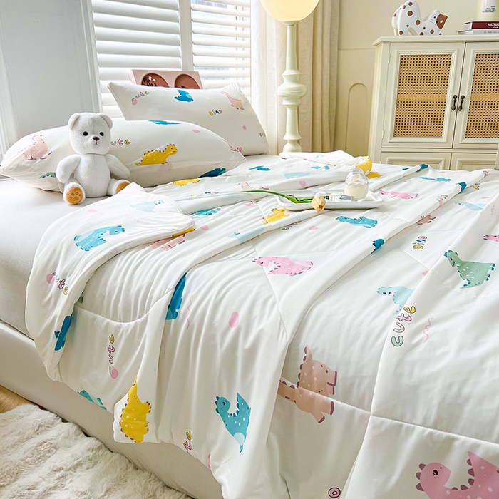 91家纺网 家纺一手货源 找家纺 好梦来家纺（原锦茂家纺） 2026新款印花凉感丝抗菌夏被 时尚恐龙