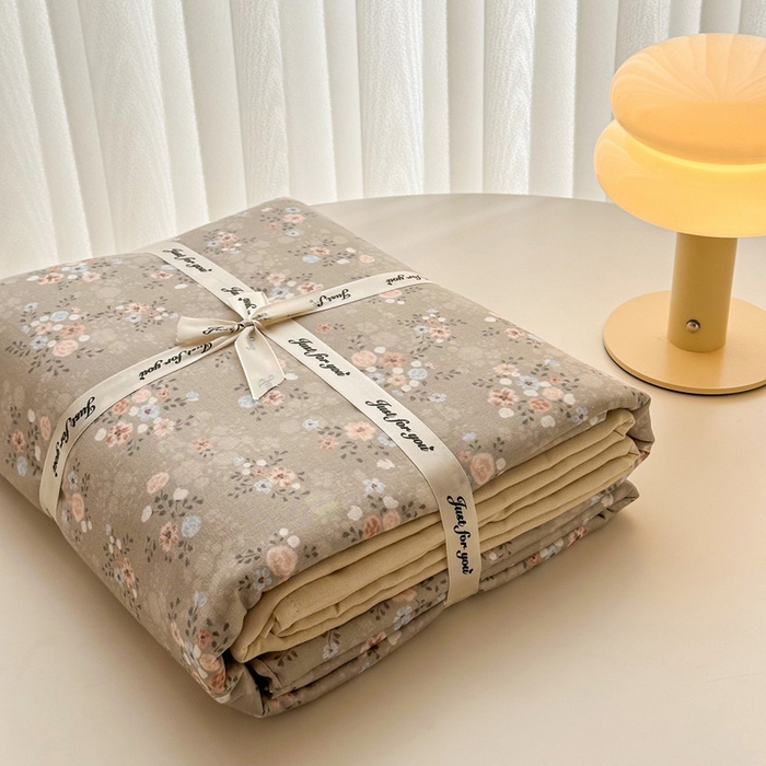 91家纺网 家纺一手货源 找家纺 塞纳 2026新款.全棉有氧双层纱四件套-场景一 花间梦-咖