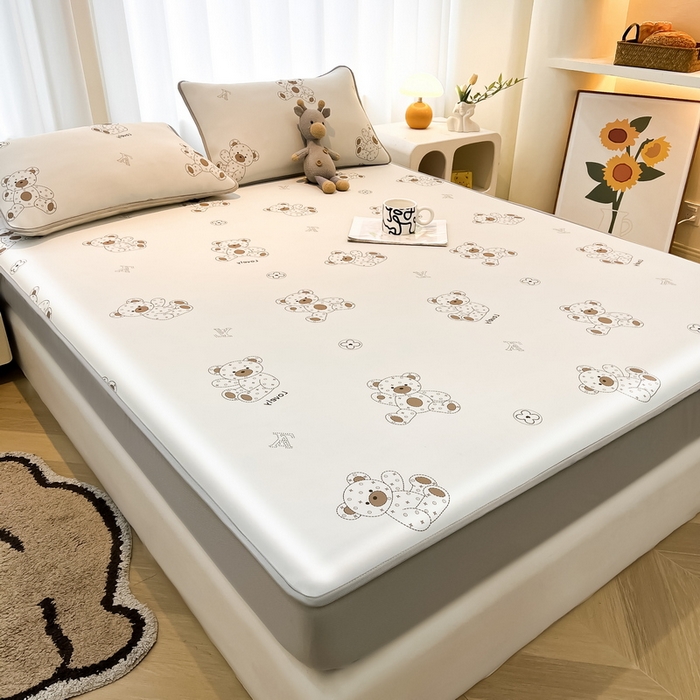 91家纺网 家纺一手货源 找家纺 2025春夏新款独家研发太空层凉感软席冰丝印花凉席床笠款 可可熊