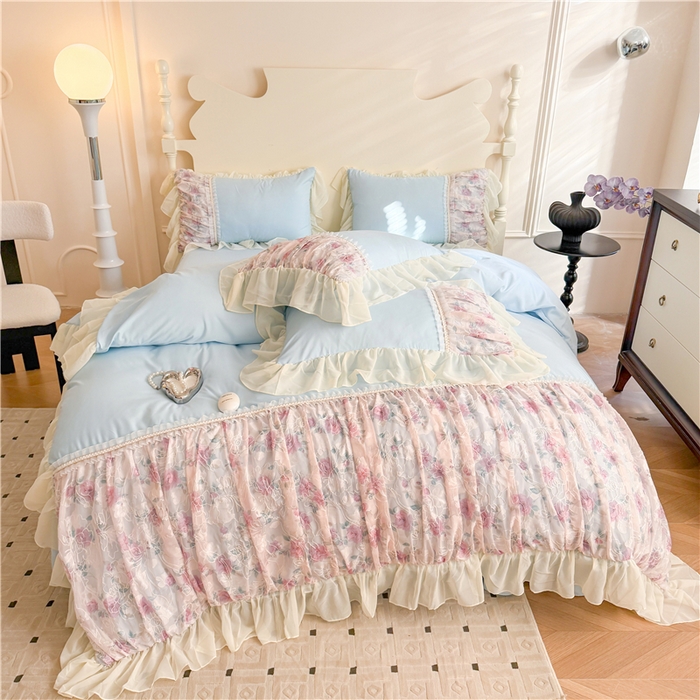 91家纺网 家纺一手货源 找家纺 富盛家纺 2025新款水洗亲肤棉雪纺印绣工艺四件套公主风四件套巴黎春天系列 巴黎春天-蓝