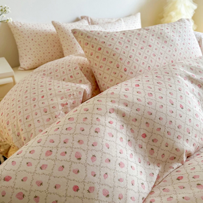 91家纺网 家纺一手货源 找家纺 塞纳 2026新款.全棉有氧双层纱四件套-场景一 奶油草莓-咖