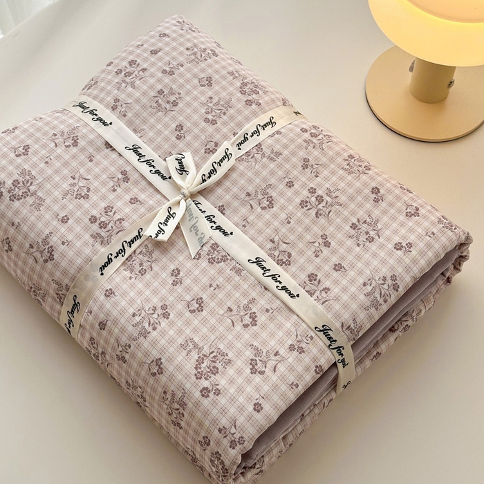 91家纺网 家纺一手货源 找家纺 2025新款全棉有氧A类母婴级双层纱印花四件套 倩影-米黄