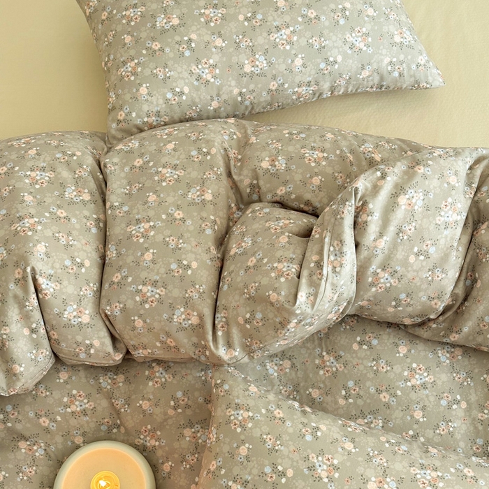 91家纺网 家纺一手货源 找家纺 塞纳 2026新款.全棉有氧双层纱四件套-场景一 花间梦-咖