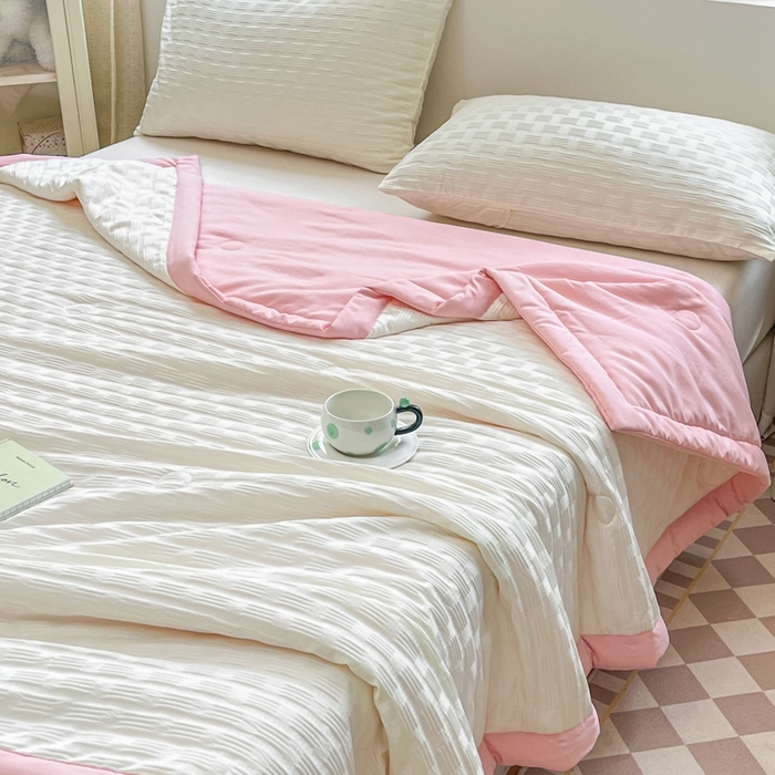 91家纺网 家纺一手货源 找家纺 欧邦 2025新款华夫格水洗棉夏被 白＋粉