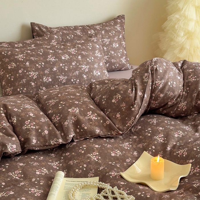 91家纺网 家纺一手货源 找家纺 塞纳 2026新款.全棉有氧双层纱四件套-场景一 花间梦-棕