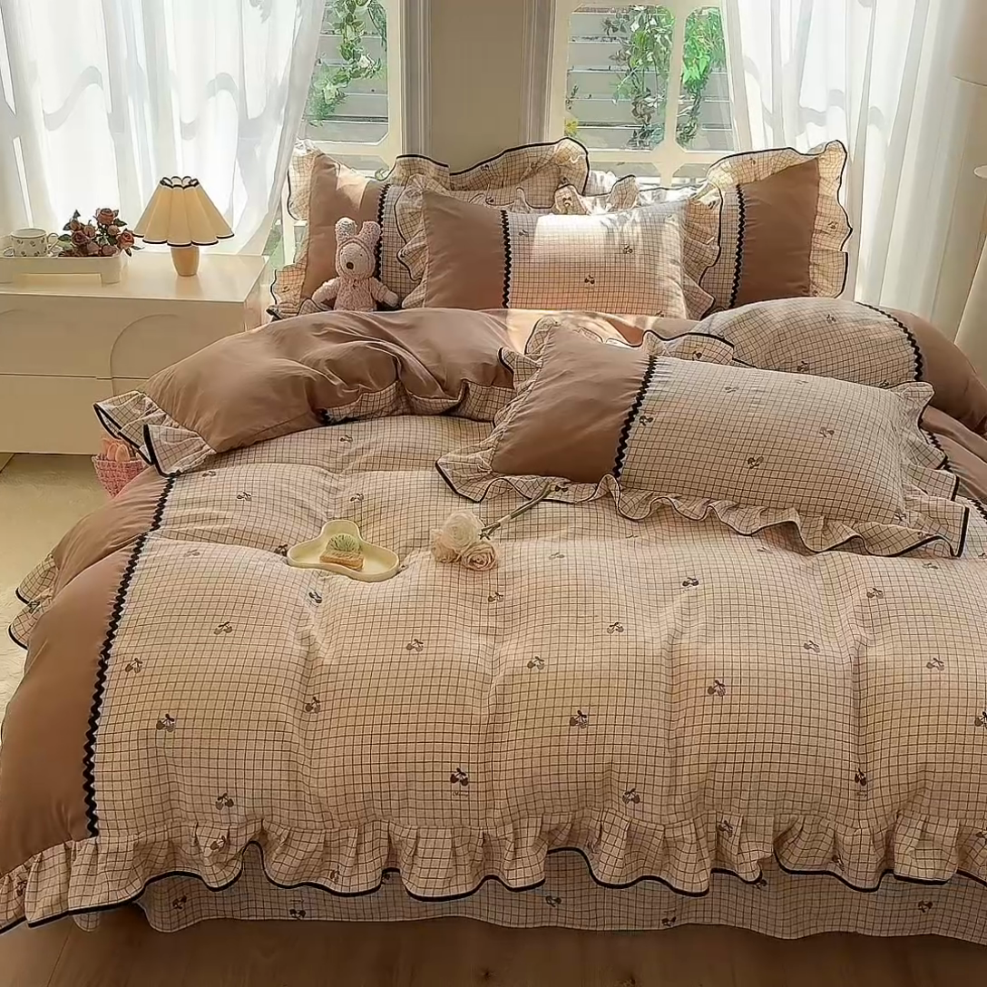 91家纺网 家纺一手货源 找家纺 大麦家纺 2025新款韩式花边亲肤棉四件套 格子樱桃