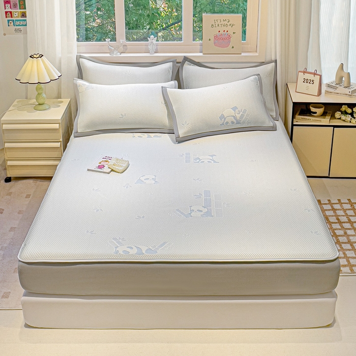 91家纺网 家纺一手货源 找家纺 富馨莱 2025新款A类480克PE凉感凉豆豆凉席三件套和单件床笠款 熊猫嘟嘟-蓝