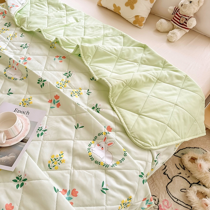 91家纺网 家纺一手货源 找家纺 憨豆家纺 2025新款纳米印花超声波夏被简约可机洗空调被夏凉被礼品被直播跨境 花间小兔