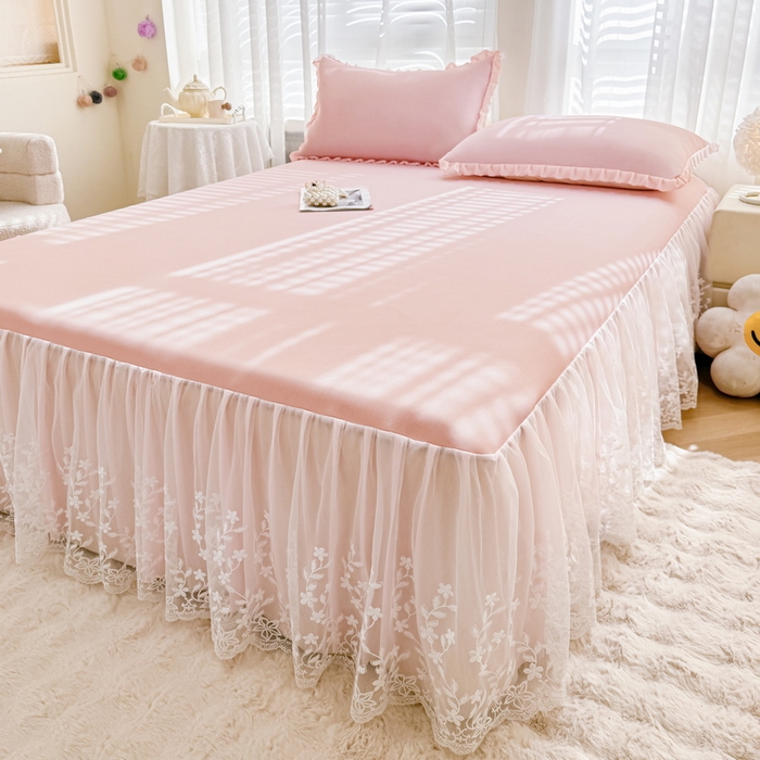 91家纺网 家纺一手货源 找家纺 LIFE.丽芙 2025春夏新款独家研发太空层凉感软席双层蕾丝边冰丝凉席床裙款 樱花粉