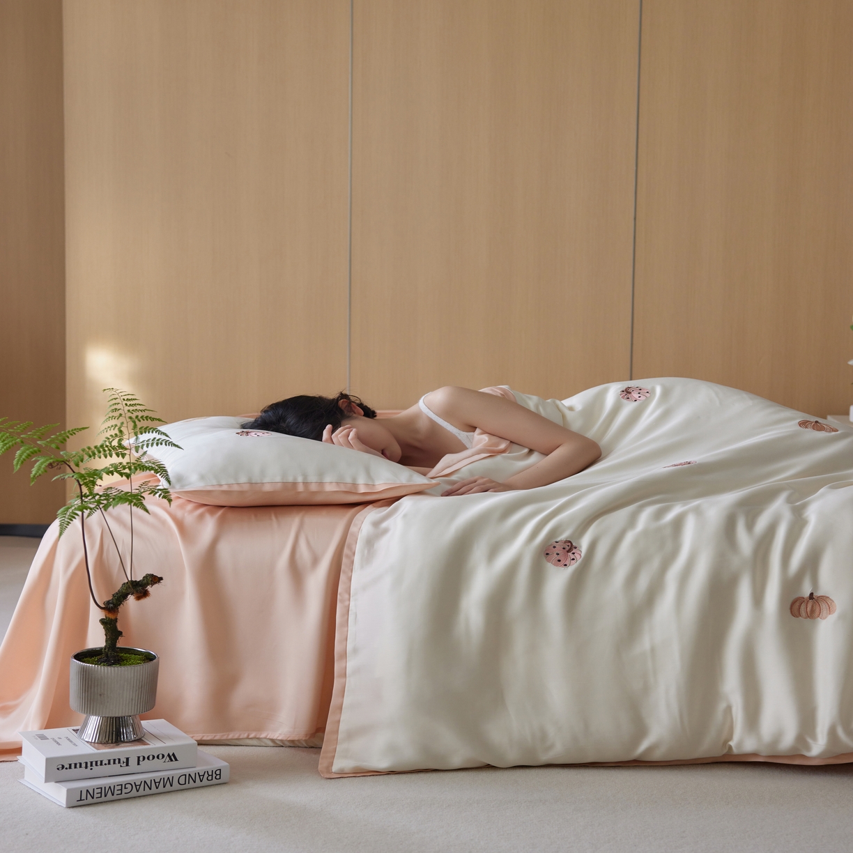 91家纺网 家纺一手货源 找家纺 风向标家纺  2025新款奥地利进口60s兰精天丝拼边款（风格一） 草间南瓜