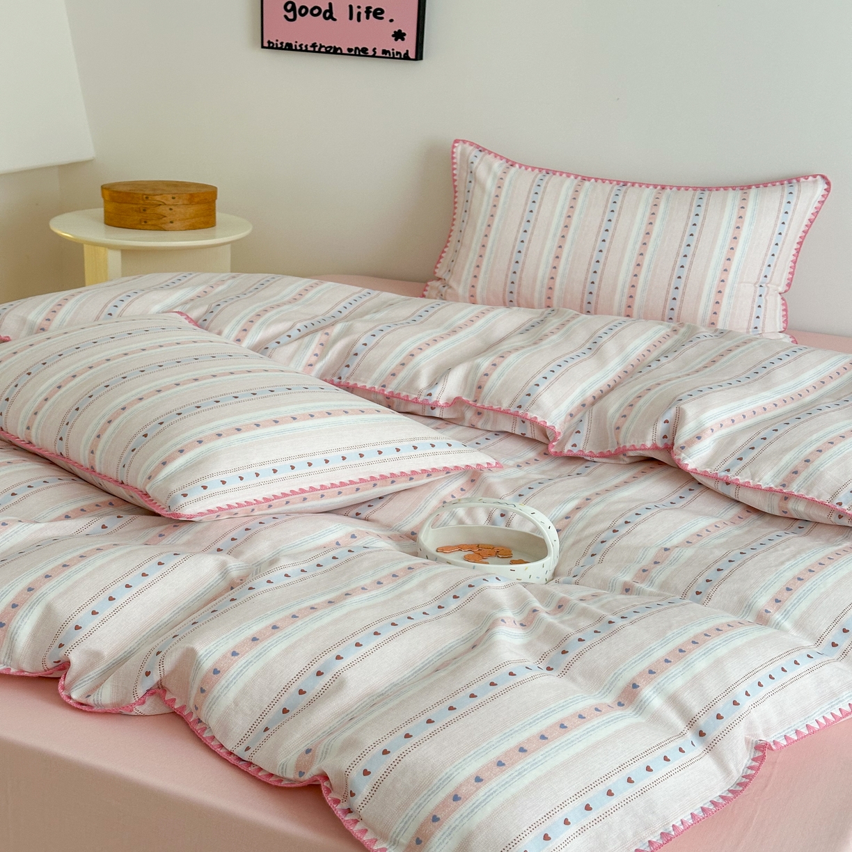 91家纺网 家纺一手货源 找家纺 2025新款春夏新品工艺款全棉双层纱贝壳边四件套 小心动