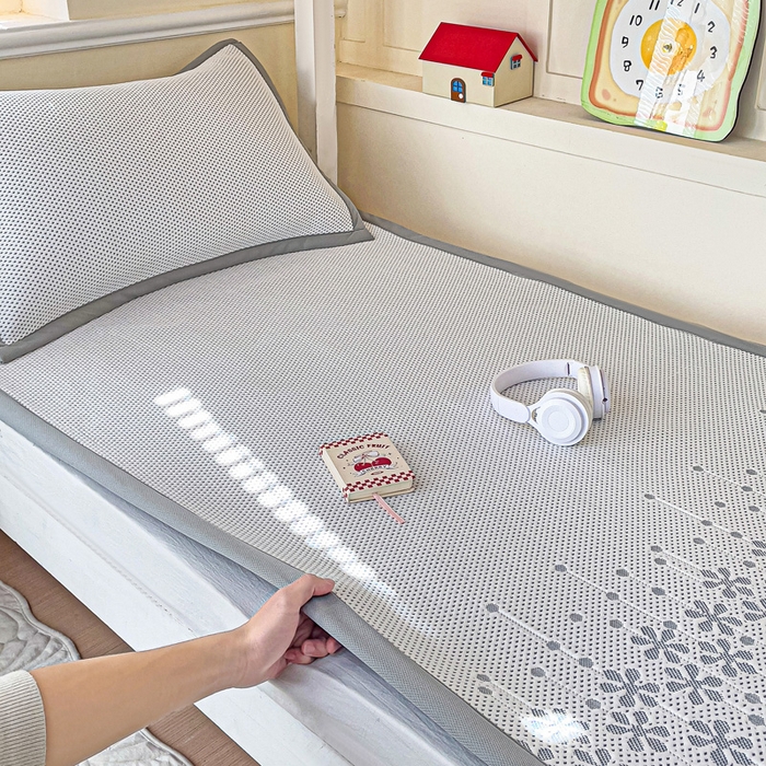 91家纺网 家纺一手货源 找家纺 富馨莱 2025新款A类480克PE凉感凉豆豆凉席三件套和单件学生款 倾城