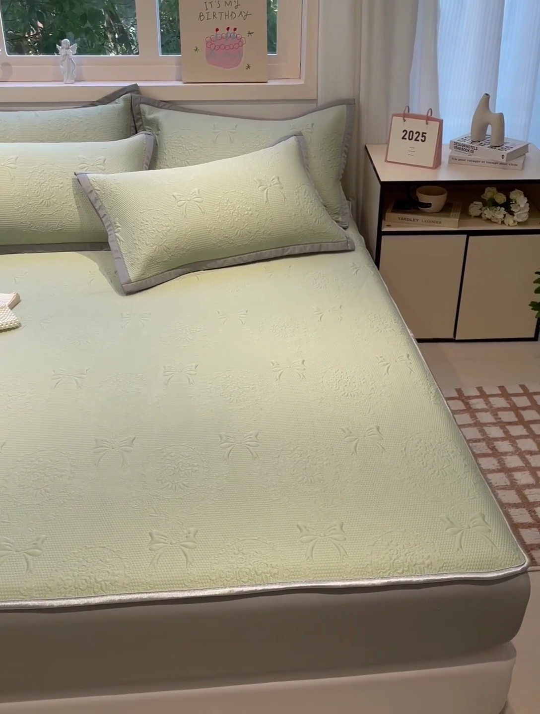 91家纺网 家纺一手货源 找家纺 富馨莱 2025新款A类480克PE凉感凉豆豆凉席三件套和单件床笠款 蝴蝶結-绿