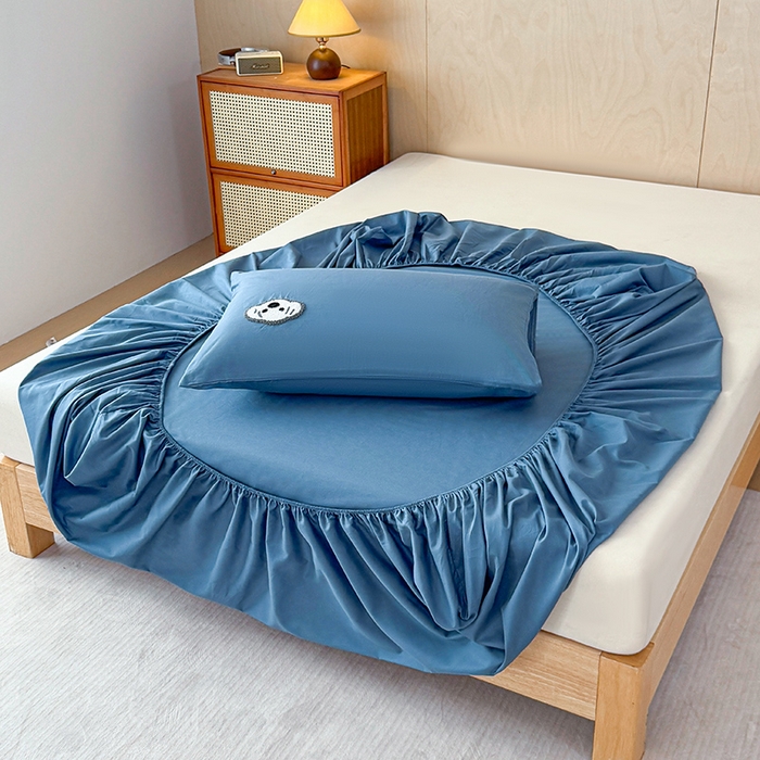 91家纺网 家纺一手货源 找家纺 澳梵家居 2025新款A类全棉毛巾绣床笠 小白-藏蓝