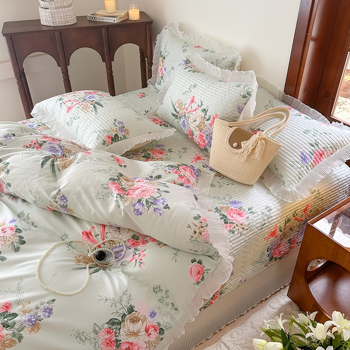 91家纺网 家纺一手货源 找家纺 赫本家纺  2025新款水洗棉花边款夹棉床盖三件套四件套 南笙几梦