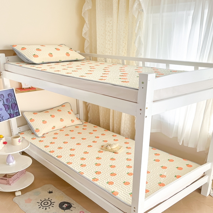 91家纺网 家纺一手货源 找家纺 川悦生活 2025新款小阪凉感丝印花凉席-学生床 蜜柑夏语