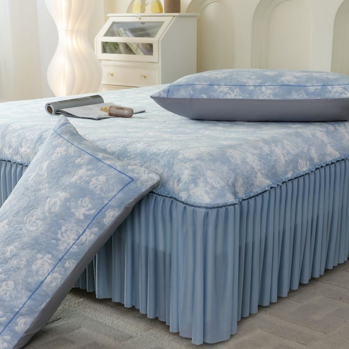 91家纺网 家纺一手货源 找家纺 2025新款玫瑰亲肤冰丝席床裙 蓝色