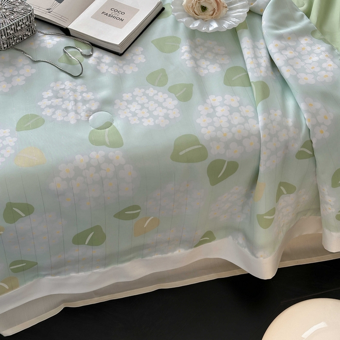 91家纺网 家纺一手货源 找家纺 茧羽世家 2025新款天丝银萃沁氧抗菌系列夏被子被芯 绮翠绣梦