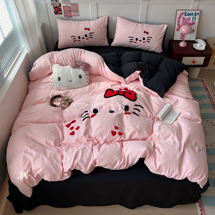 91家纺网 家纺一手货源 找家纺 优色良品家纺 2025新款110克超柔水洗棉卡通毛巾绣四件套 蝴蝶猫咪-粉黑