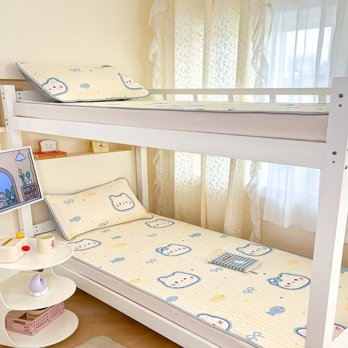 91家纺网 家纺一手货源 找家纺 川悦生活 2025新款小阪凉感丝印花凉席-学生床 猫猫酱