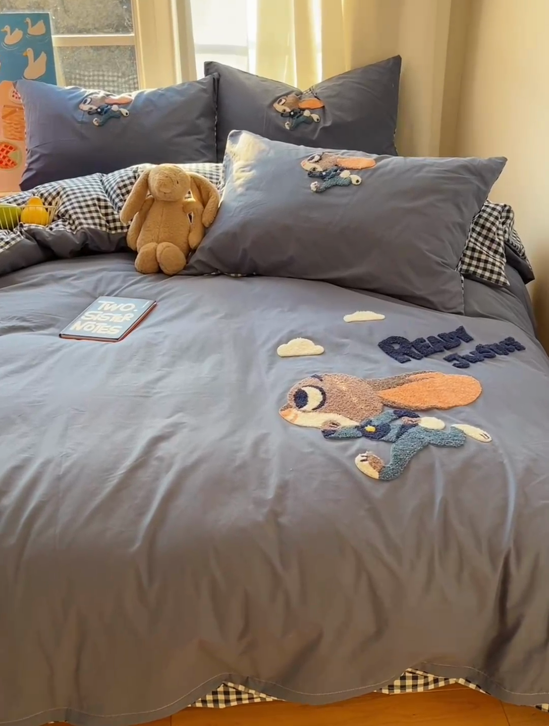 91家纺网 家纺一手货源 找家纺 慕尚家纺 2025新款春夏新款色织水洗棉毛巾绣四件套 朱迪